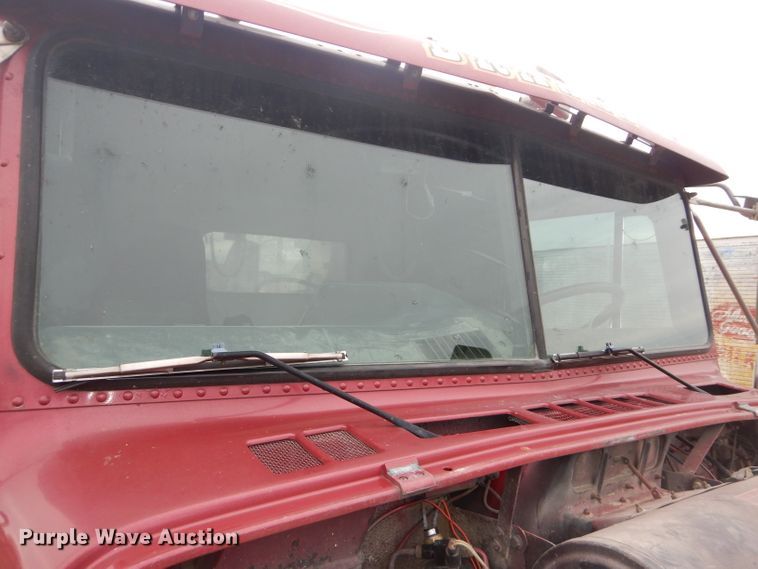 image for item DH2745 1990 Freightliner FLD120 semi truck