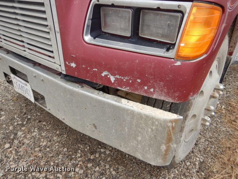 image for item DH2745 1990 Freightliner FLD120 semi truck