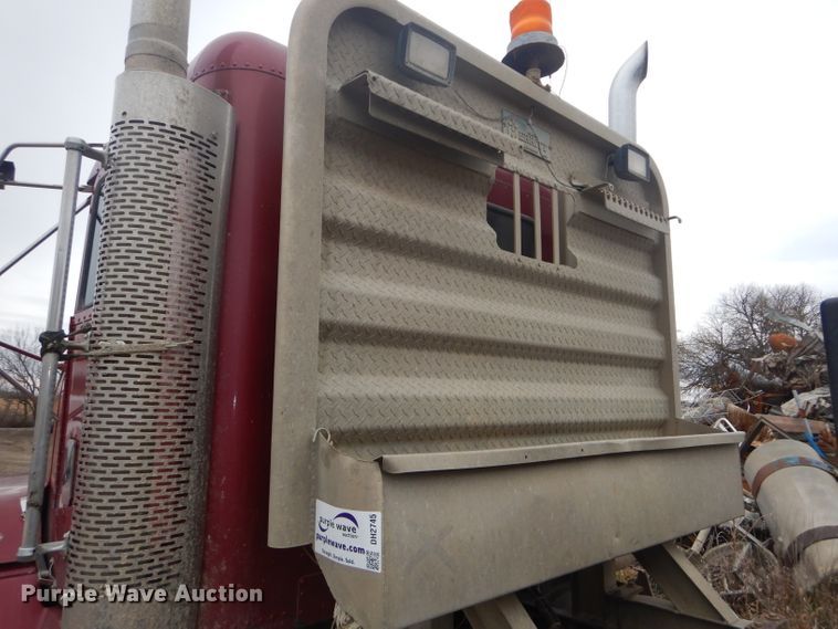 image for item DH2745 1990 Freightliner FLD120 semi truck