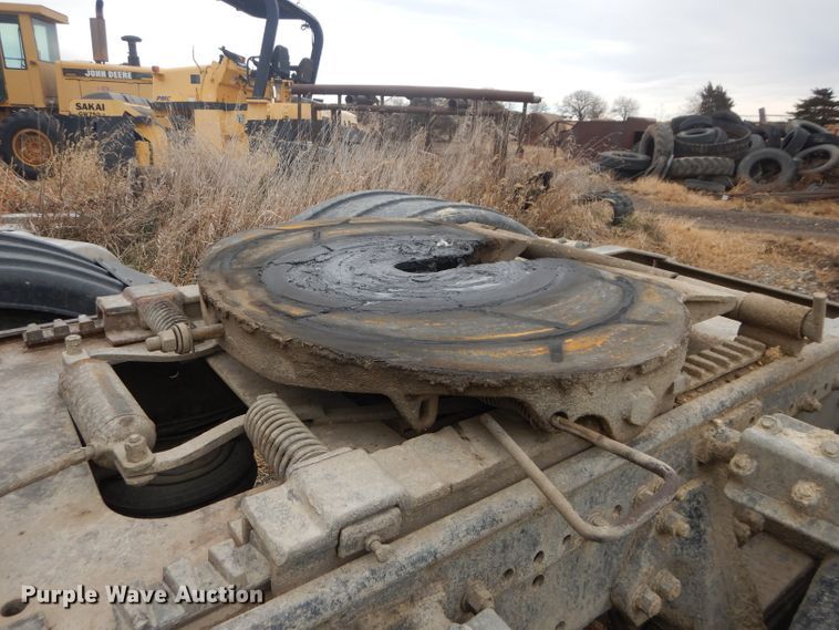 image for item DH2745 1990 Freightliner FLD120 semi truck