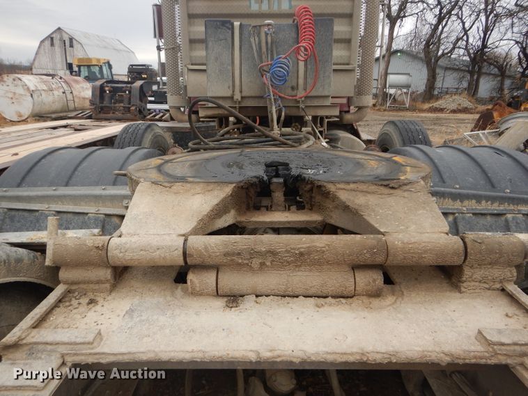 image for item DH2745 1990 Freightliner FLD120 semi truck