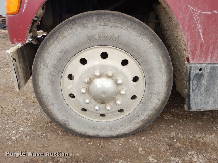 image for item DH2745 1990 Freightliner FLD120 semi truck