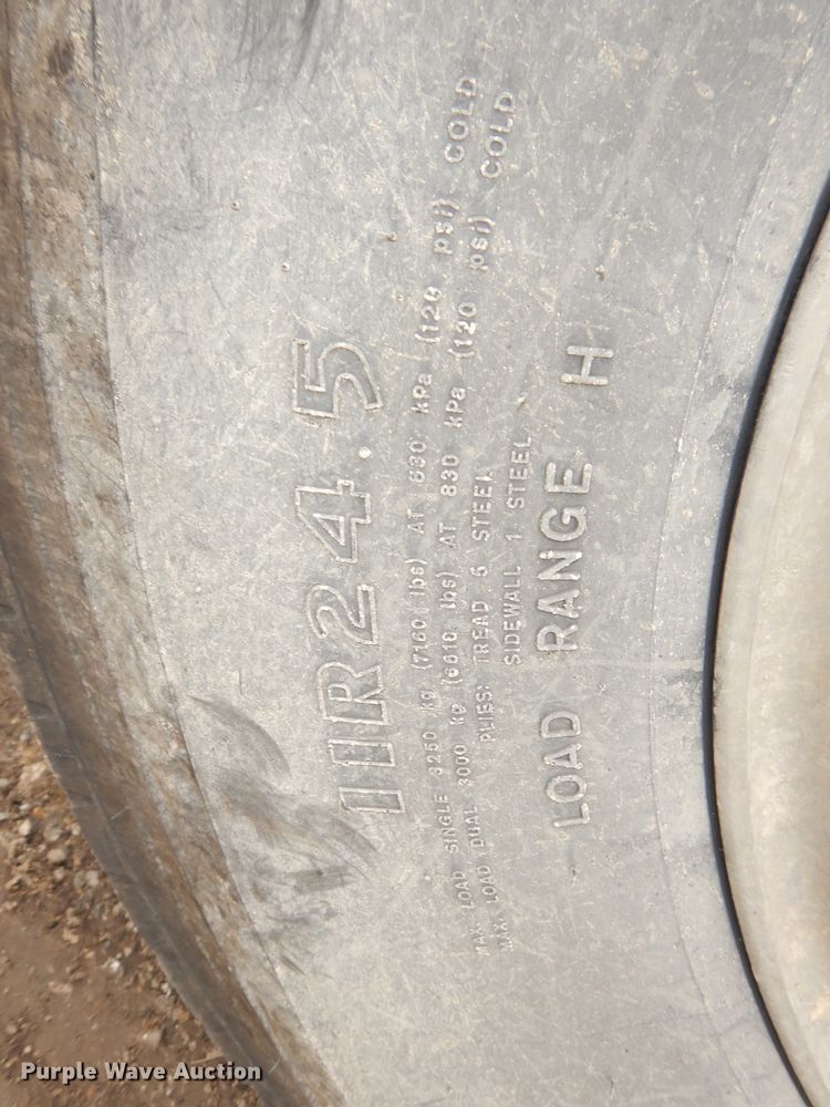 image for item DH2745 1990 Freightliner FLD120 semi truck