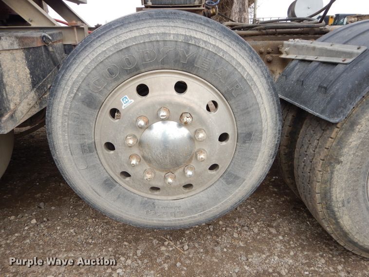 image for item DH2745 1990 Freightliner FLD120 semi truck