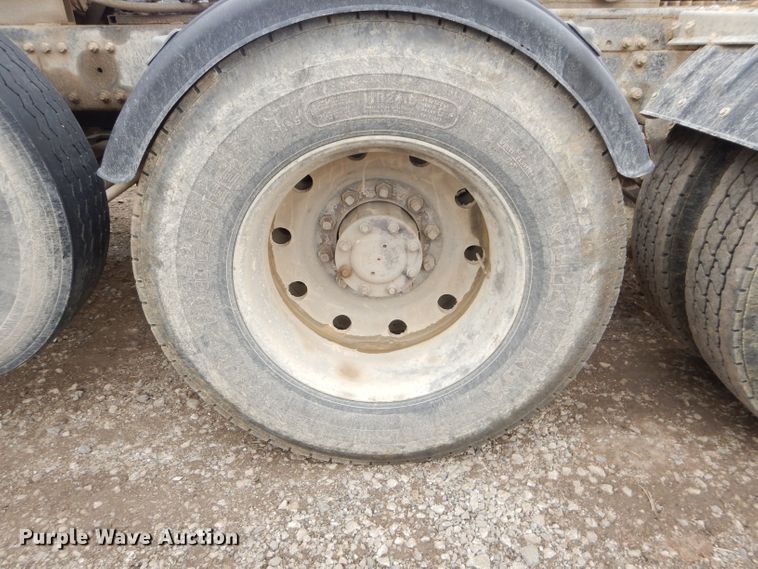 image for item DH2745 1990 Freightliner FLD120 semi truck