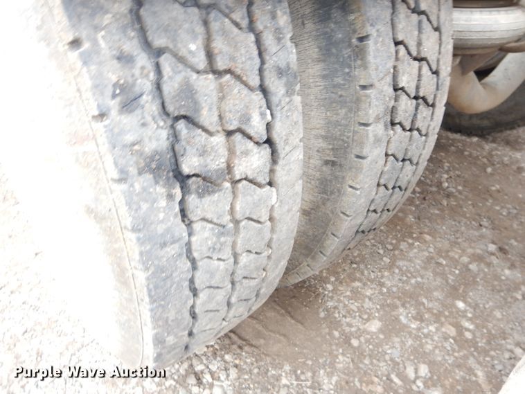 image for item DH2745 1990 Freightliner FLD120 semi truck