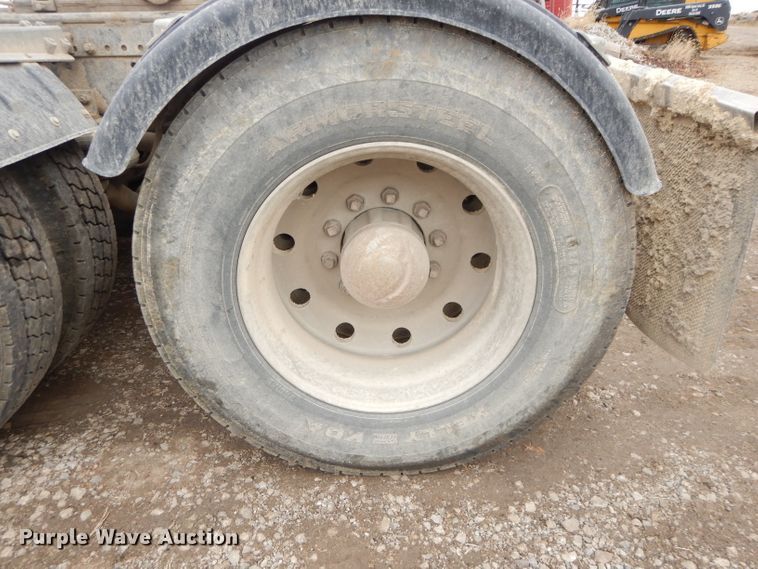 image for item DH2745 1990 Freightliner FLD120 semi truck