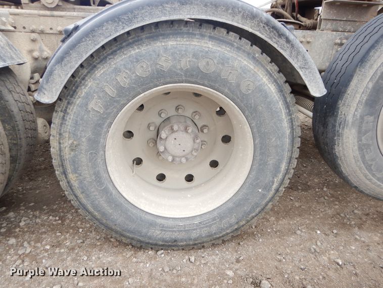 image for item DH2745 1990 Freightliner FLD120 semi truck