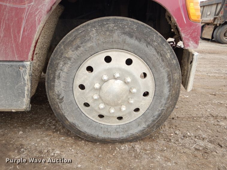 image for item DH2745 1990 Freightliner FLD120 semi truck