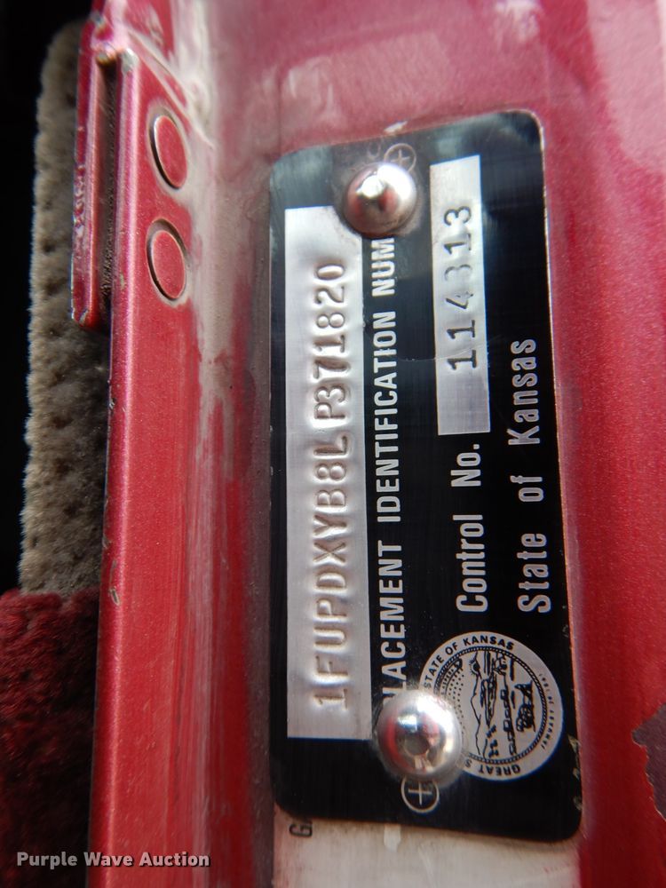 image for item DH2745 1990 Freightliner FLD120 semi truck