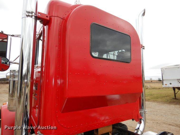 image for item DH4274 1999 Peterbilt 378 semi truck