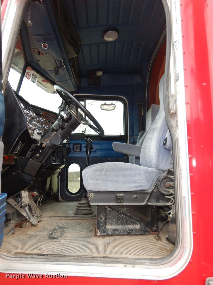 image for item DH4274 1999 Peterbilt 378 semi truck