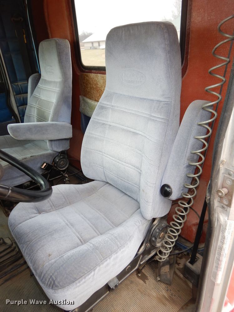 image for item DH4274 1999 Peterbilt 378 semi truck