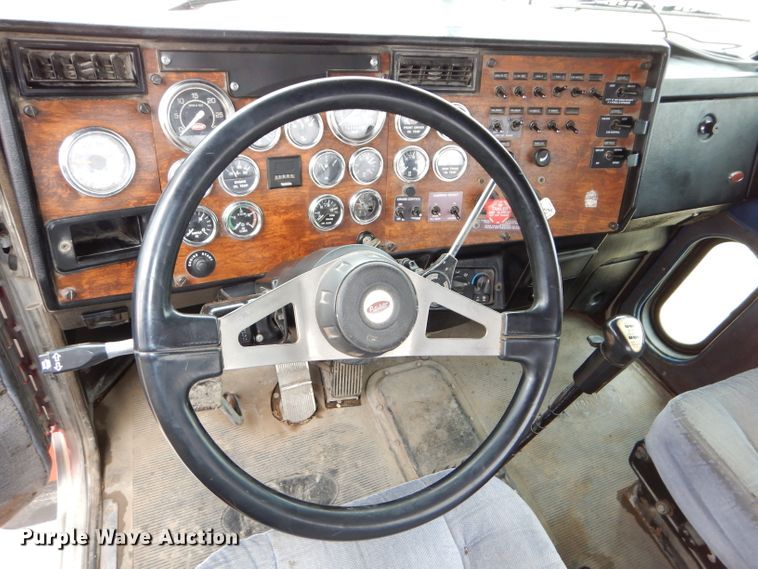 image for item DH4274 1999 Peterbilt 378 semi truck