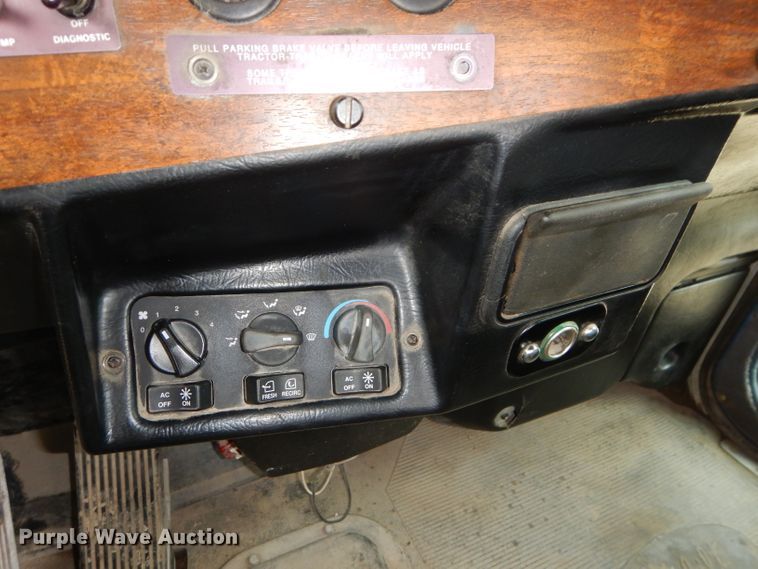 image for item DH4274 1999 Peterbilt 378 semi truck