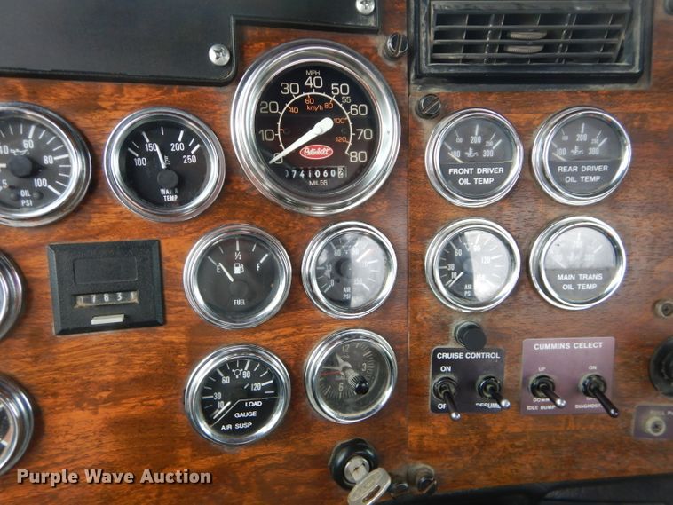 image for item DH4274 1999 Peterbilt 378 semi truck