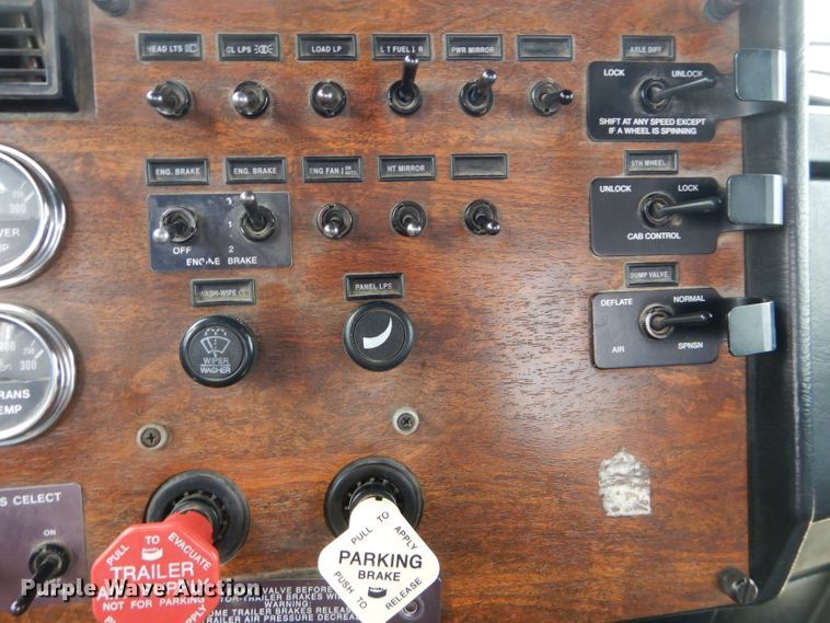 image for item DH4274 1999 Peterbilt 378 semi truck