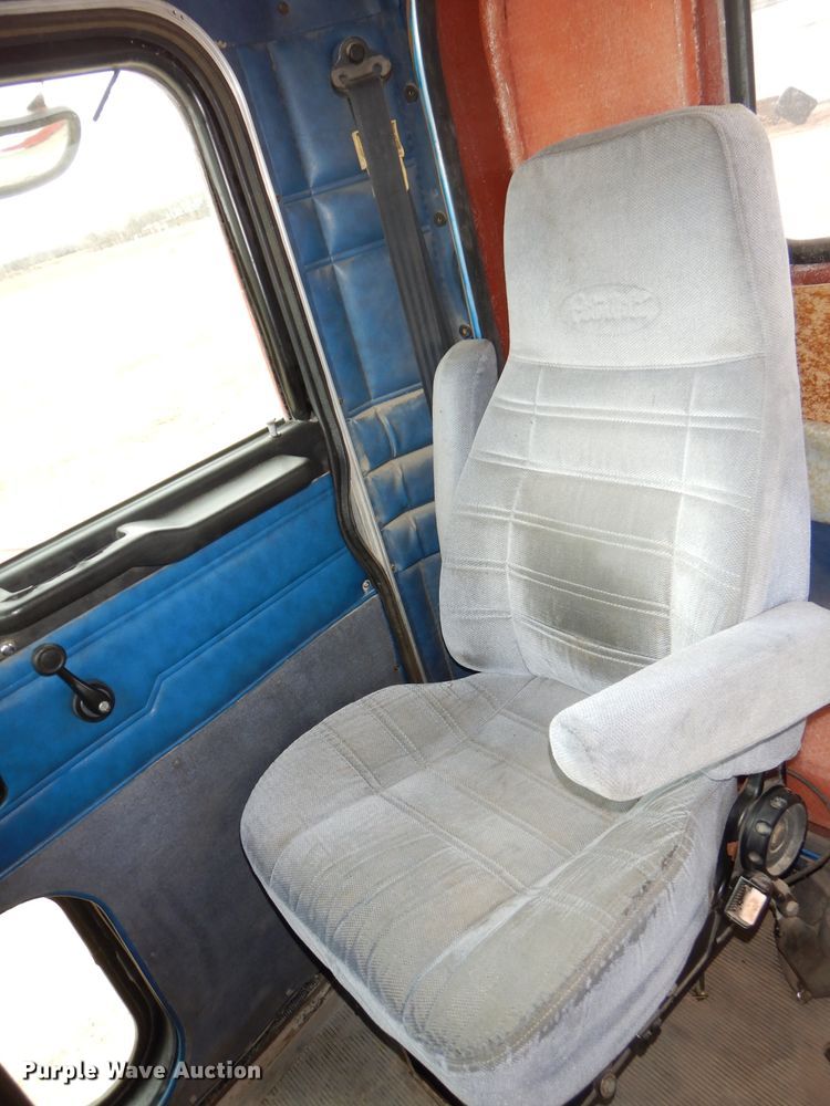 image for item DH4274 1999 Peterbilt 378 semi truck