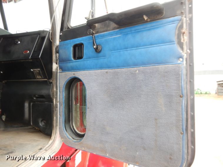 image for item DH4274 1999 Peterbilt 378 semi truck