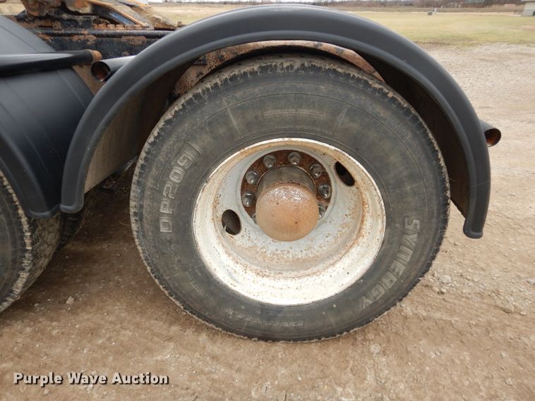 image for item DH4274 1999 Peterbilt 378 semi truck