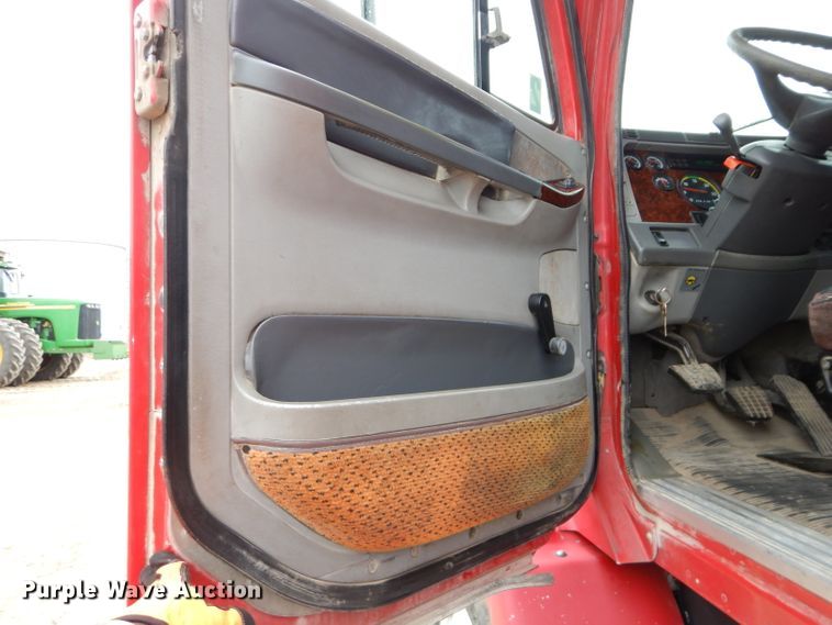 image for item DH4275 1998 Freightliner Century Class semi truck