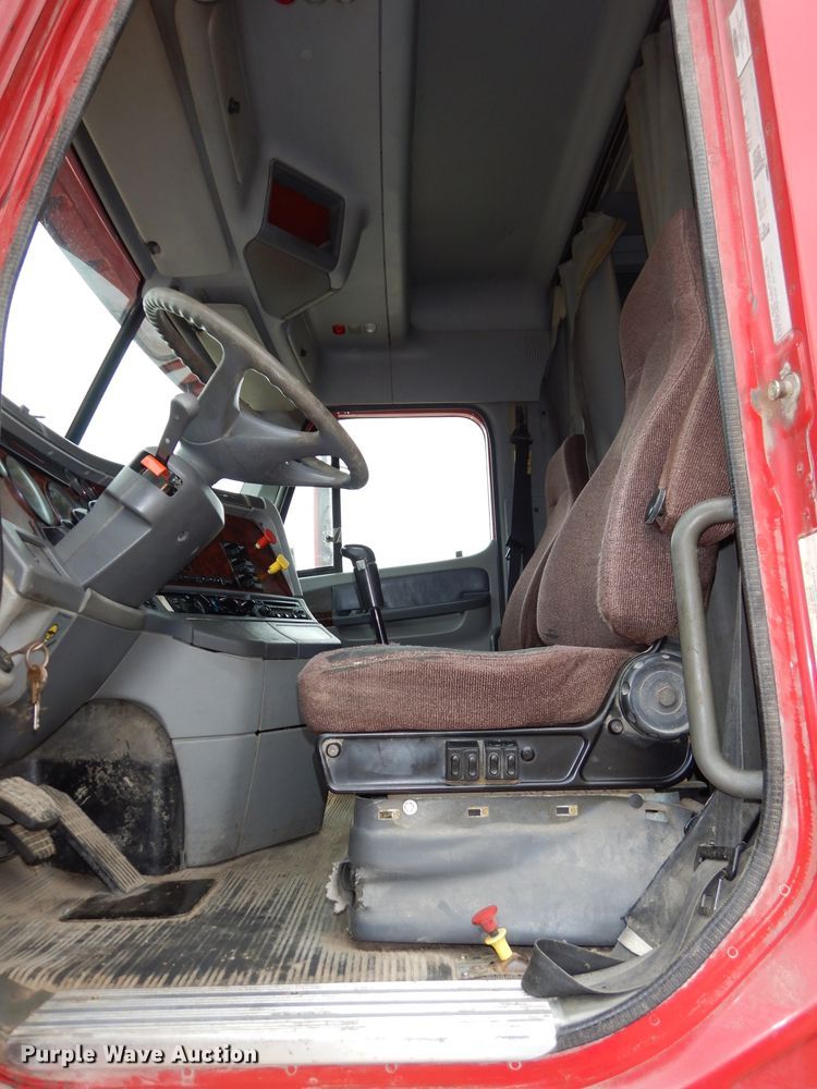 image for item DH4275 1998 Freightliner Century Class semi truck