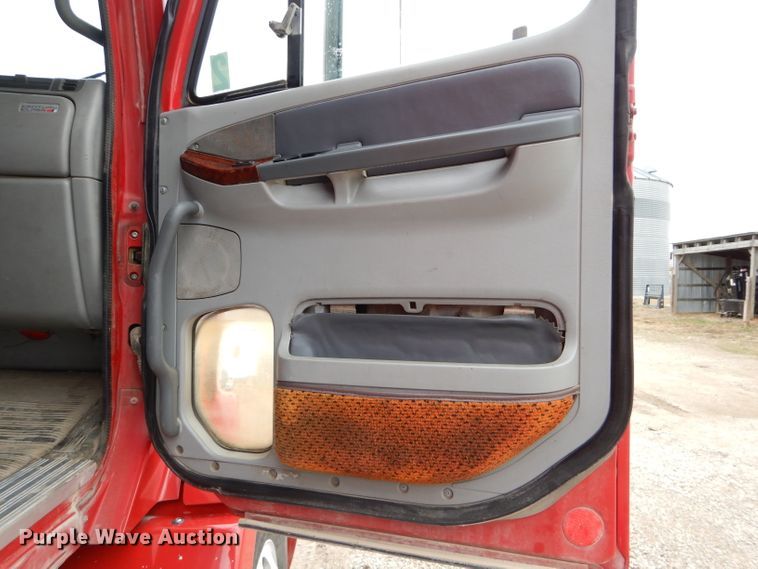 image for item DH4275 1998 Freightliner Century Class semi truck