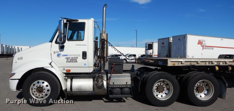 image for item DH4283 2007 International 8600 semi truck