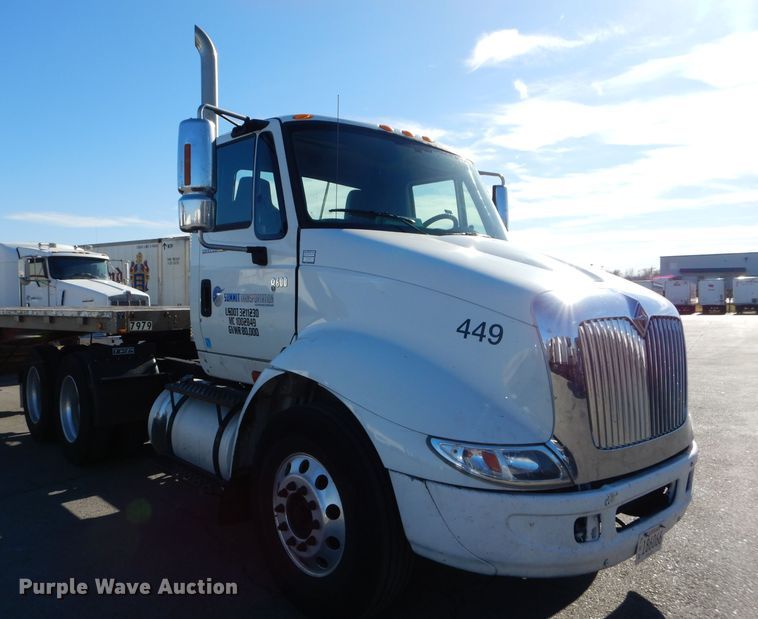 image for item DH4283 2007 International 8600 semi truck