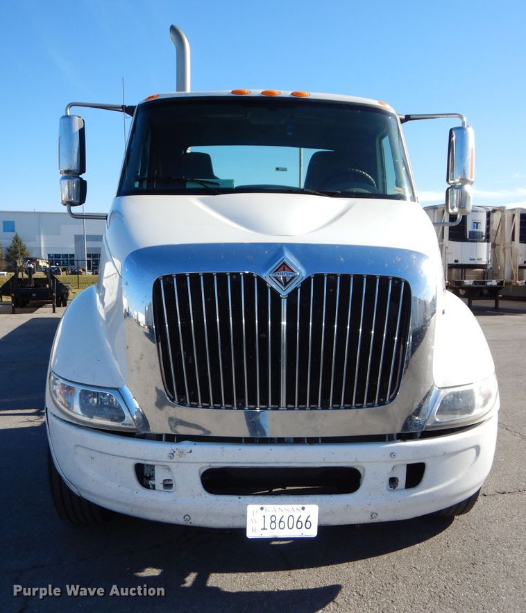 image for item DH4283 2007 International 8600 semi truck