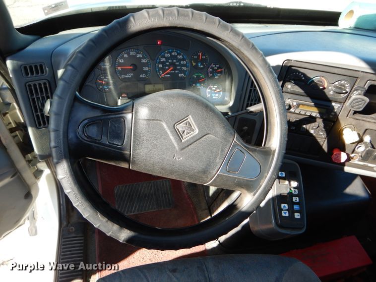 image for item DH4283 2007 International 8600 semi truck