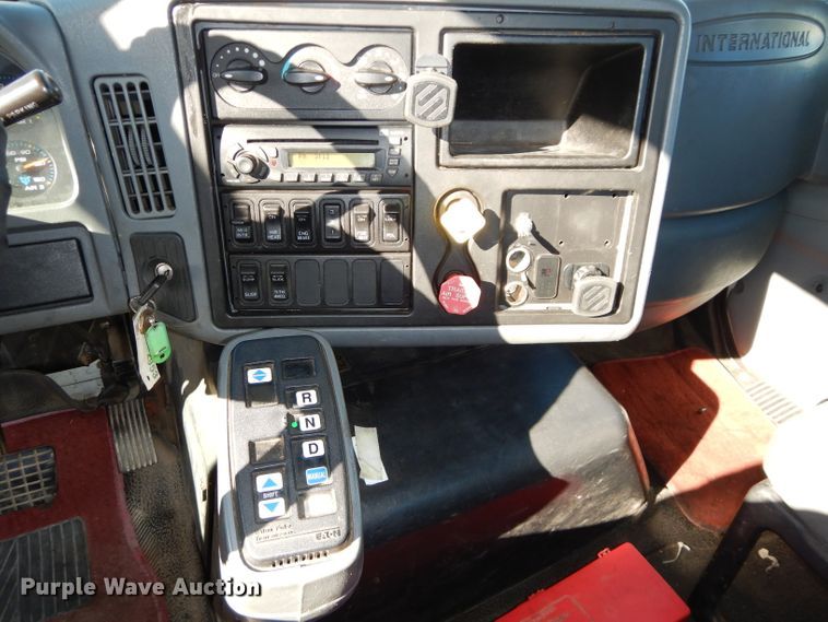 image for item DH4283 2007 International 8600 semi truck