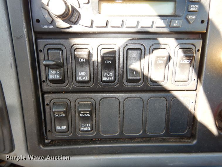 image for item DH4283 2007 International 8600 semi truck