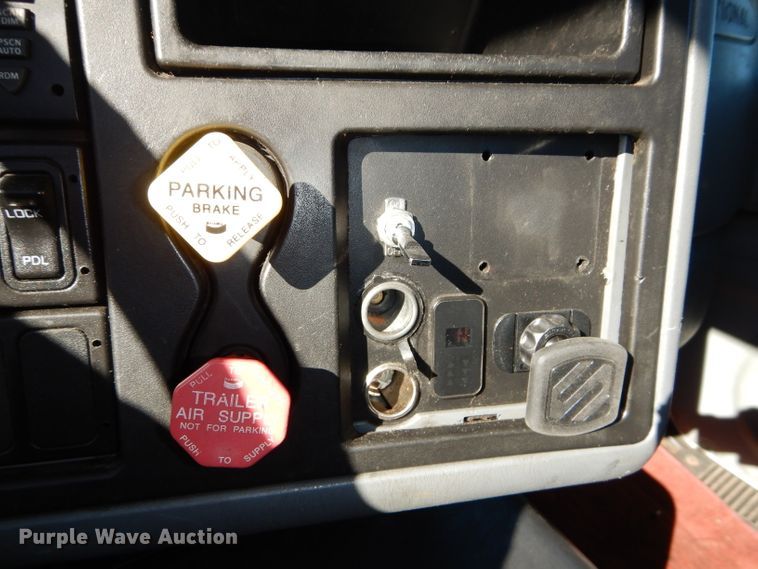 image for item DH4283 2007 International 8600 semi truck