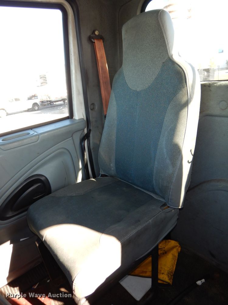 image for item DH4283 2007 International 8600 semi truck