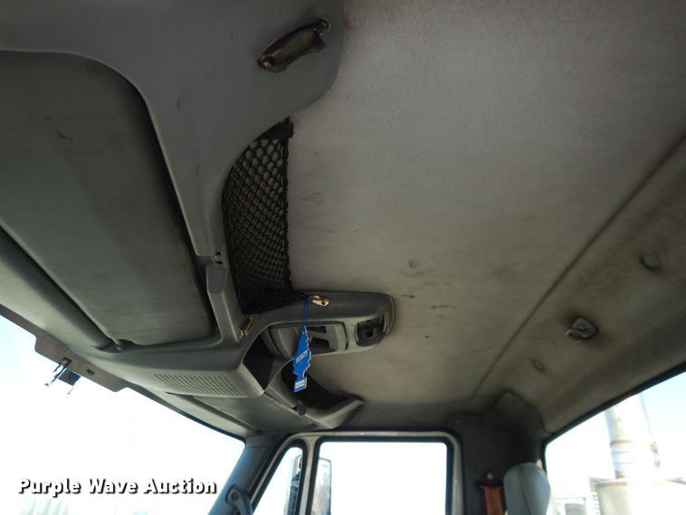 image for item DH4283 2007 International 8600 semi truck