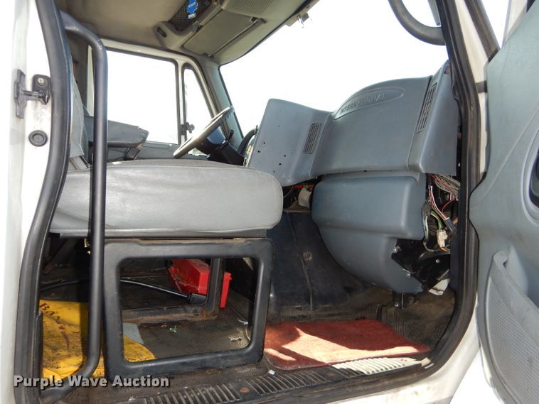 image for item DH4283 2007 International 8600 semi truck