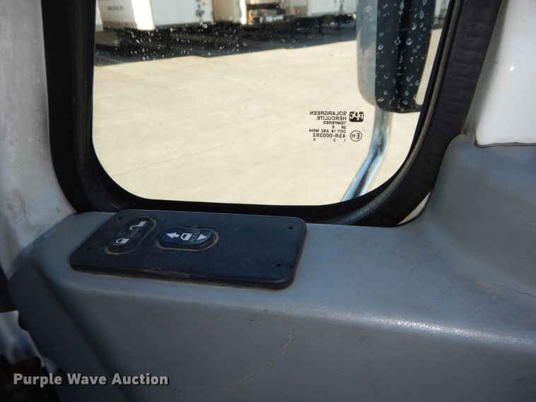 image for item DH4283 2007 International 8600 semi truck