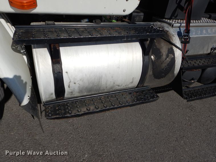 image for item DH4283 2007 International 8600 semi truck