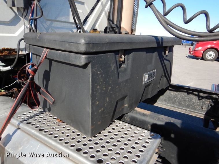 image for item DH4283 2007 International 8600 semi truck