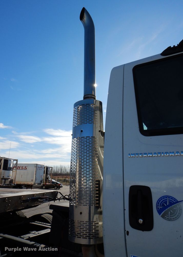 image for item DH4283 2007 International 8600 semi truck