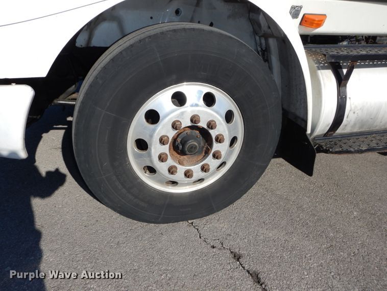 image for item DH4283 2007 International 8600 semi truck