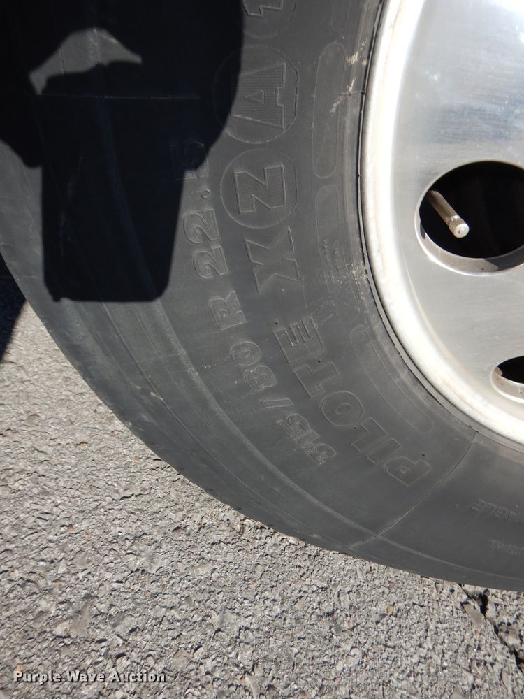 image for item DH4283 2007 International 8600 semi truck