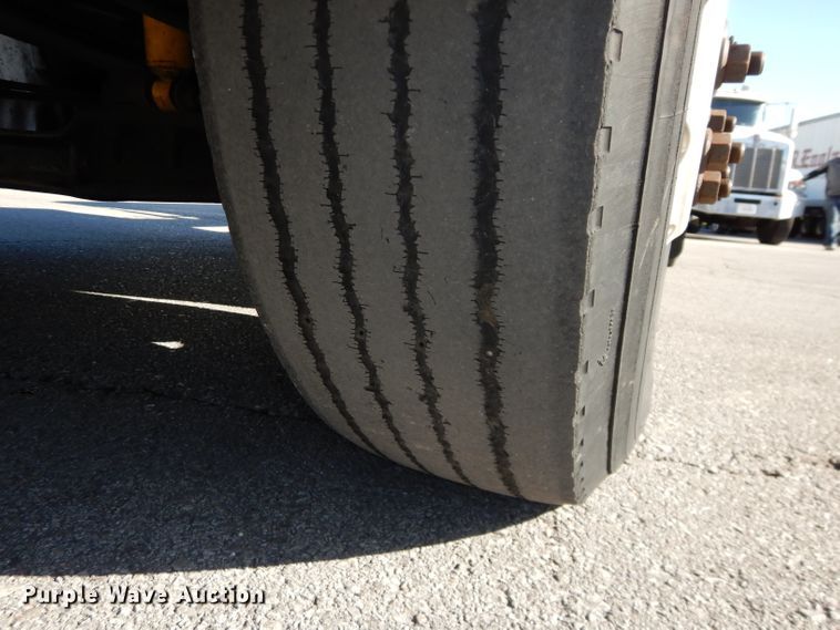 image for item DH4283 2007 International 8600 semi truck