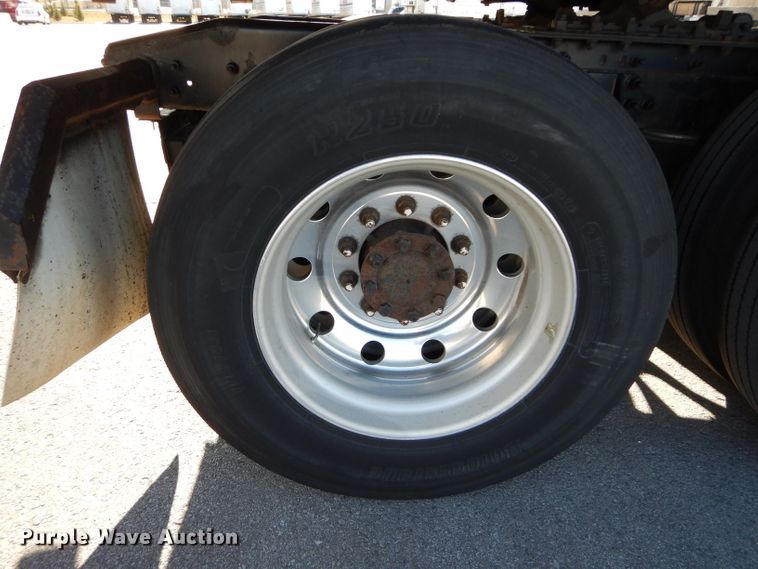 image for item DH4283 2007 International 8600 semi truck