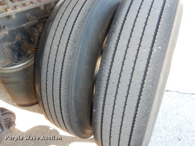 image for item DH4283 2007 International 8600 semi truck