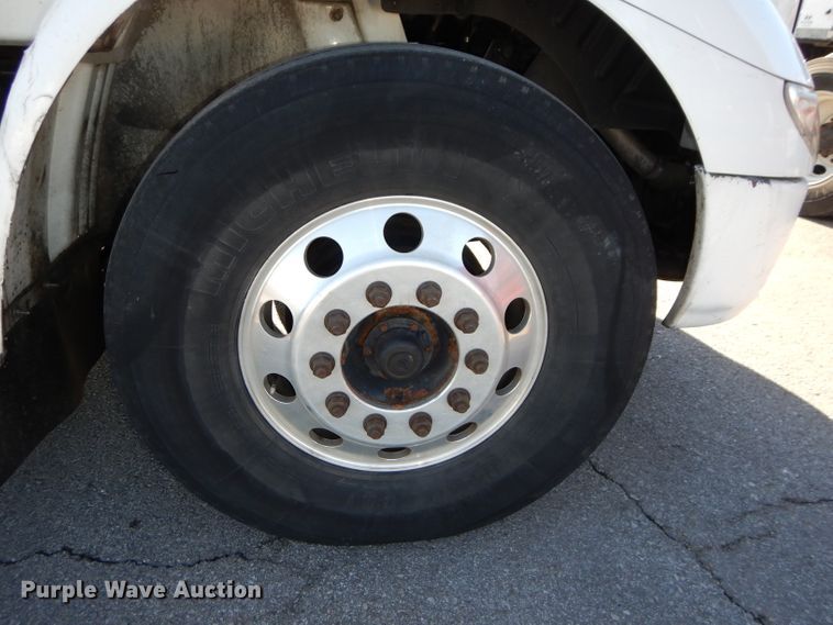 image for item DH4283 2007 International 8600 semi truck