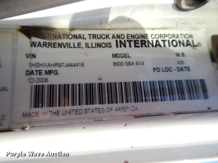 image for item DH4283 2007 International 8600 semi truck