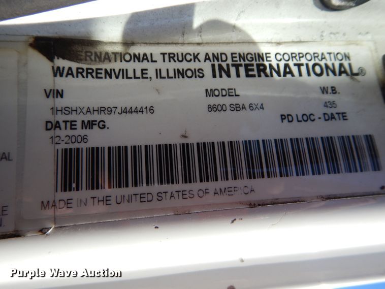 image for item DH4283 2007 International 8600 semi truck