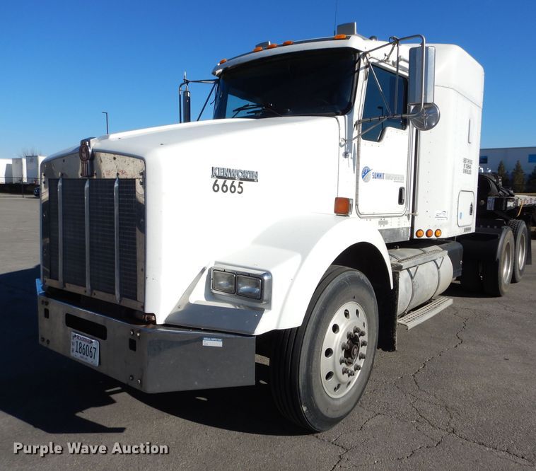 image for item DH4285 2003 Kenworth T800 semi truck
